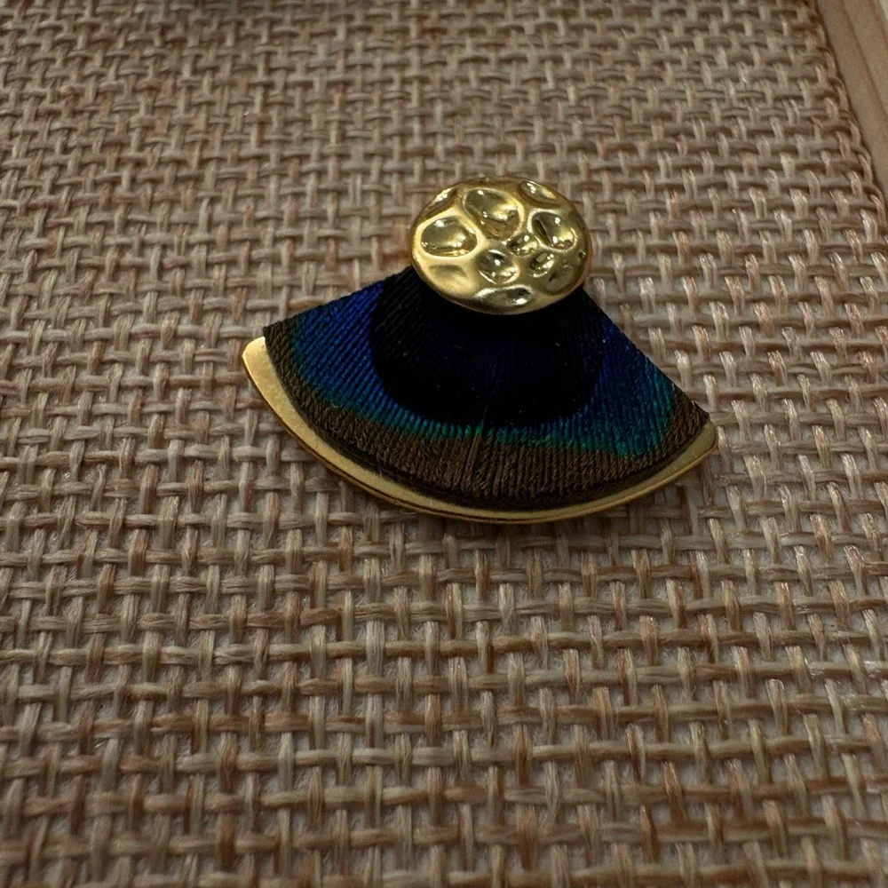 Brackish Aly feather fan earrings - Picture 5 of 5